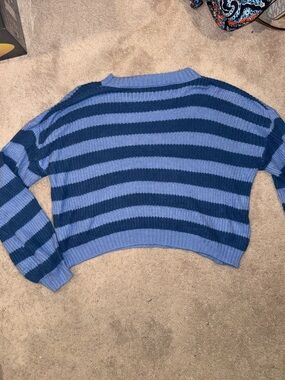 SHEIN Light Blue and Navy Striped Cropped Crewneck Sweater